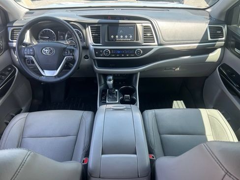 Used 2017 Toyota Highlander Limited AWD/4WD image 32