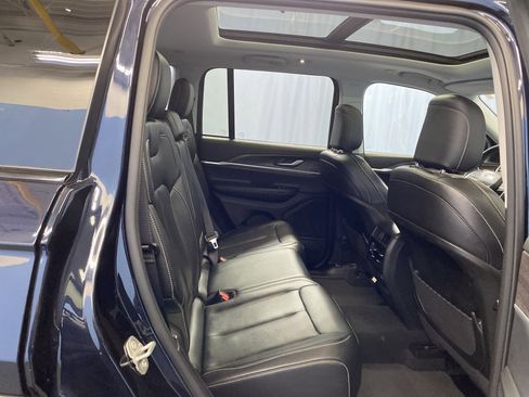 Used 2024 Jeep Grand Cherokee Limited image 37