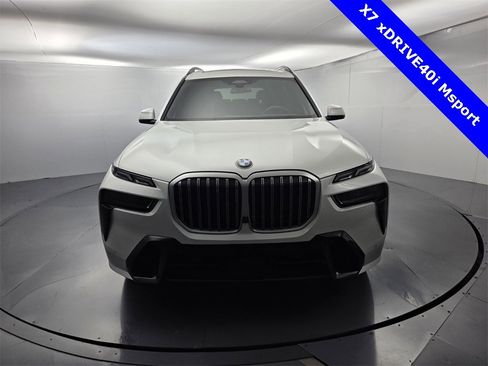 Used 2023 BMW X7 xDrive40i w/ M Sport Package image 3