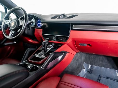 Used 2022 Porsche Cayenne Turbo image 35