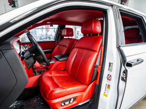 Used 2023 Rolls-Royce Phantom Sedan image 51