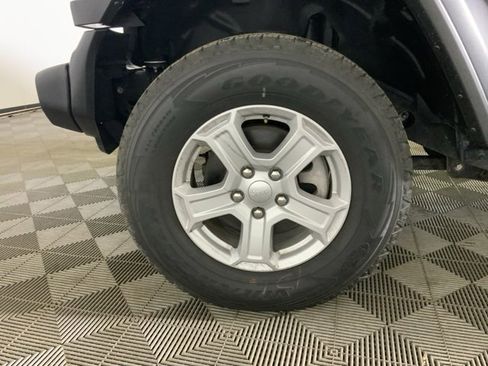 Used 2020 Jeep Wrangler Sport image 23