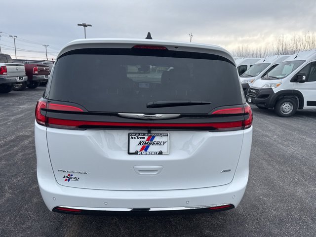 New 2026 Chrysler Pacifica Select AWD/4WD image 6