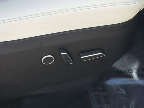 Used 2022 Tesla Model X image 32