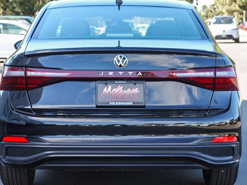 Used 2025 Volkswagen Jetta Sport image 7