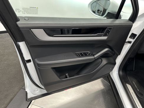 Certified 2025 Porsche Cayenne image 15