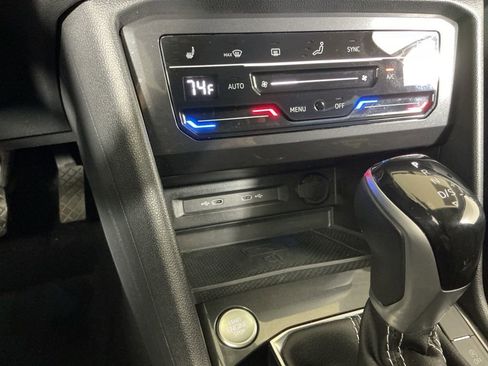 Used 2023 Volkswagen Tiguan SE image 15