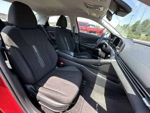 Used 2022 Hyundai Elantra SEL FWD image 21