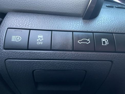 Used 2018 Toyota Camry LE image 22