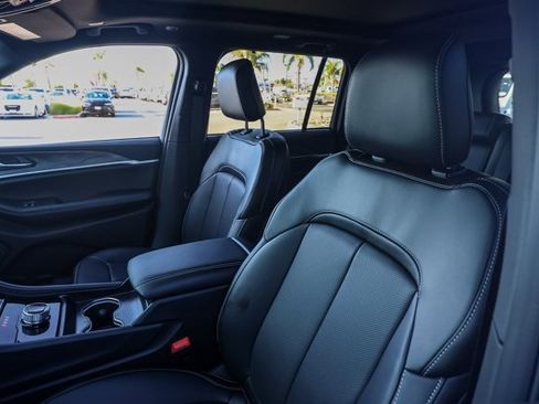 New 2025 Jeep Grand Cherokee Limited w/ Luxury Tech Group II image 15