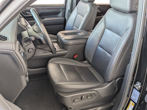 Used 2024 Chevrolet Suburban LT w/ Luxury Package image 15