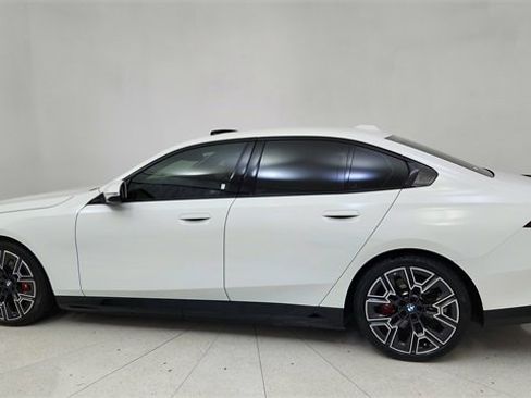 Used 2025 BMW i5 eDrive40i w/ M Sport Package image 4