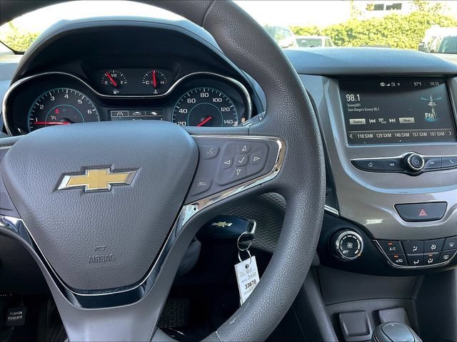 Used 2018 Chevrolet Cruze LT FWD image 14