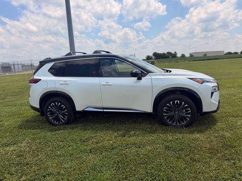 Certified 2026 Nissan Rogue Platinum w/ Platinum Premium Package AWD/4WD image 4