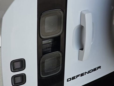 New 2026 Land Rover Defender 110 X-Dynamic SE AWD/4WD image 23