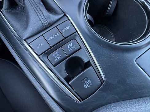 Certified 2018 Toyota Camry LE image 16