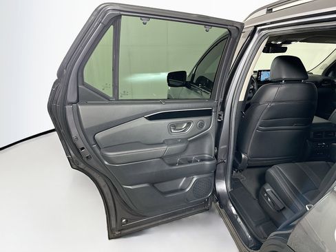 Used 2025 Honda Pilot Touring image 27