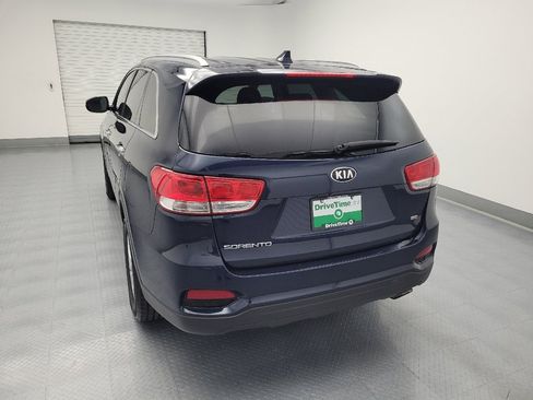 Used 2019 Kia Sorento AWD w/ LX Convenience Package image 6