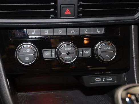 Used 2024 Volkswagen Jetta GLI Autobahn image 29