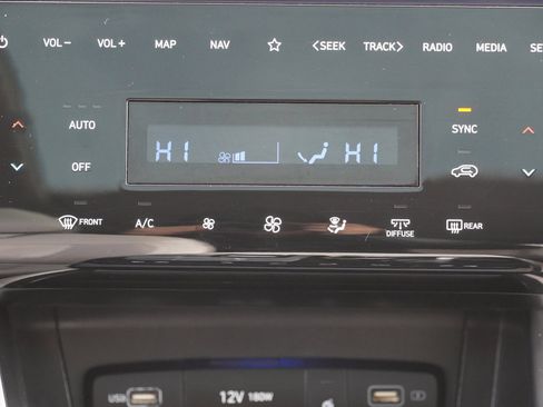 Used 2024 Hyundai Tucson Limited image 32