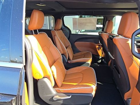 New 2026 Chrysler Pacifica Pinnacle w/ Trailer Tow Group image 18