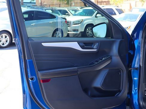 Used 2022 Ford Escape SE image 36