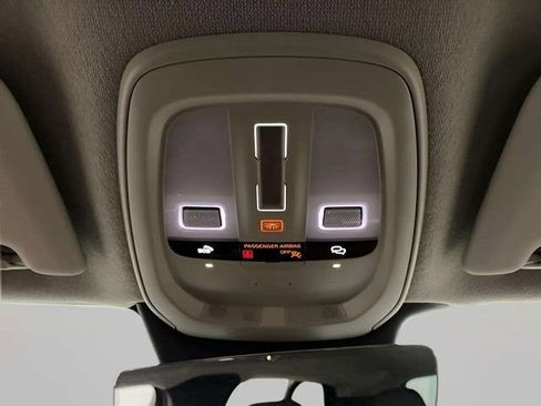 Used 2025 Volvo XC40 B5 Plus image 52