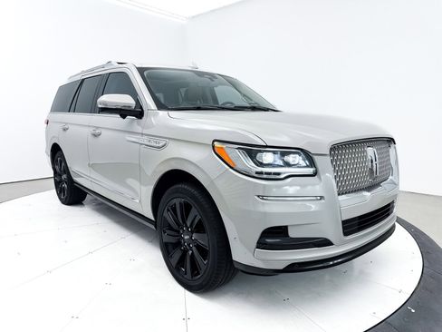 Used 2022 Lincoln Navigator Reserve image 14
