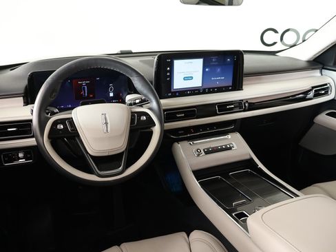 Used 2025 Lincoln Aviator Reserve w/ Luxury Package AWD/4WD image 2