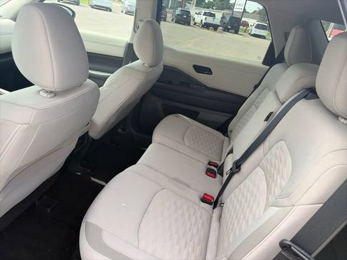 Used 2024 Nissan Pathfinder SV AWD/4WD image 11
