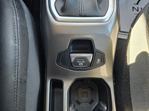 Used 2018 Jeep Renegade Limited image 35