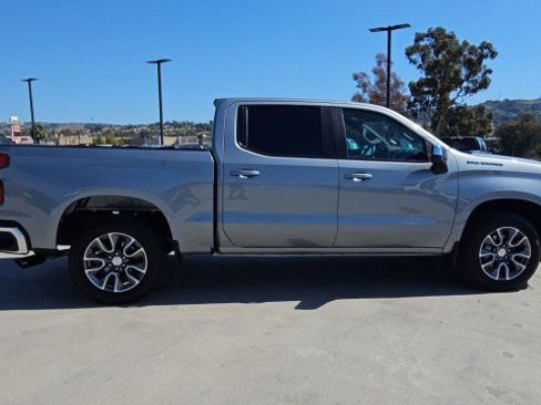 Used 2025 Chevrolet Silverado 1500 LT w/ Convenience Package II RWD image 9