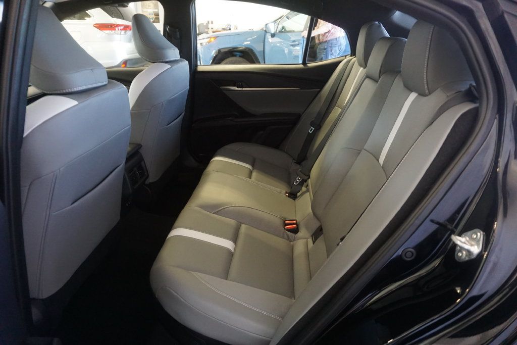 Used 2025 Toyota Camry SE AWD/4WD image 19