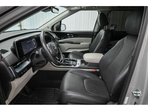 Used 2022 Kia Carnival SX Prestige image 10