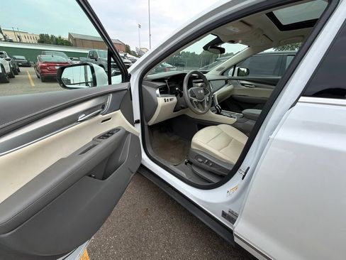 Used 2024 Cadillac XT5 Premium Luxury w/ LPO, Floor Liner Package AWD/4WD image 9