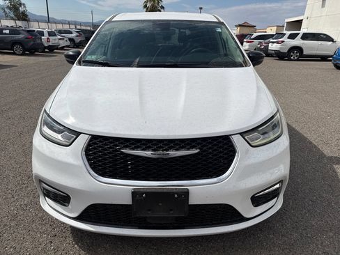 Used 2024 Chrysler Pacifica Touring-L FWD image 8