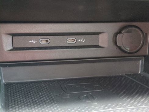 Used 2022 Volkswagen Tiguan SE R-Line image 22