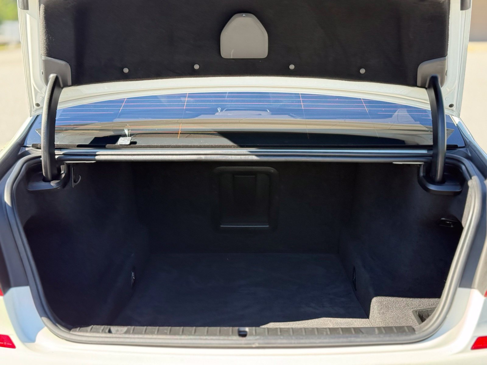 Used 2018 BMW 750i RWD image 48