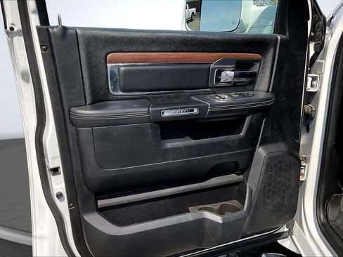 Used 2015 RAM 2500 Laramie w/ Convenience Group AWD/4WD image 23