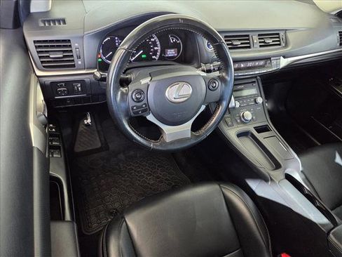 Used 2017 Lexus CT 200h image 9