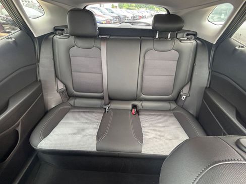 Used 2025 Chevrolet Trax LT FWD image 37