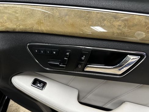 Used 2011 Mercedes-Benz E 350 4MATIC Sedan image 89