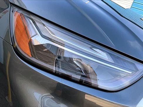 Used 2022 Audi Q5 e Premium Plus image 29