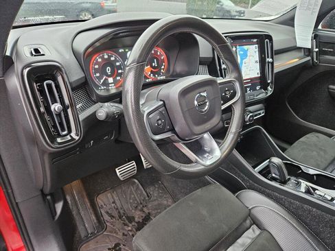 Used 2020 Volvo XC40 T5 R-Design image 18