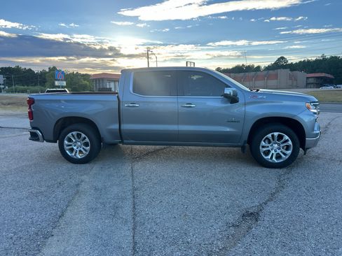Used 2024 Chevrolet Silverado 1500 LTZ AWD/4WD image 9