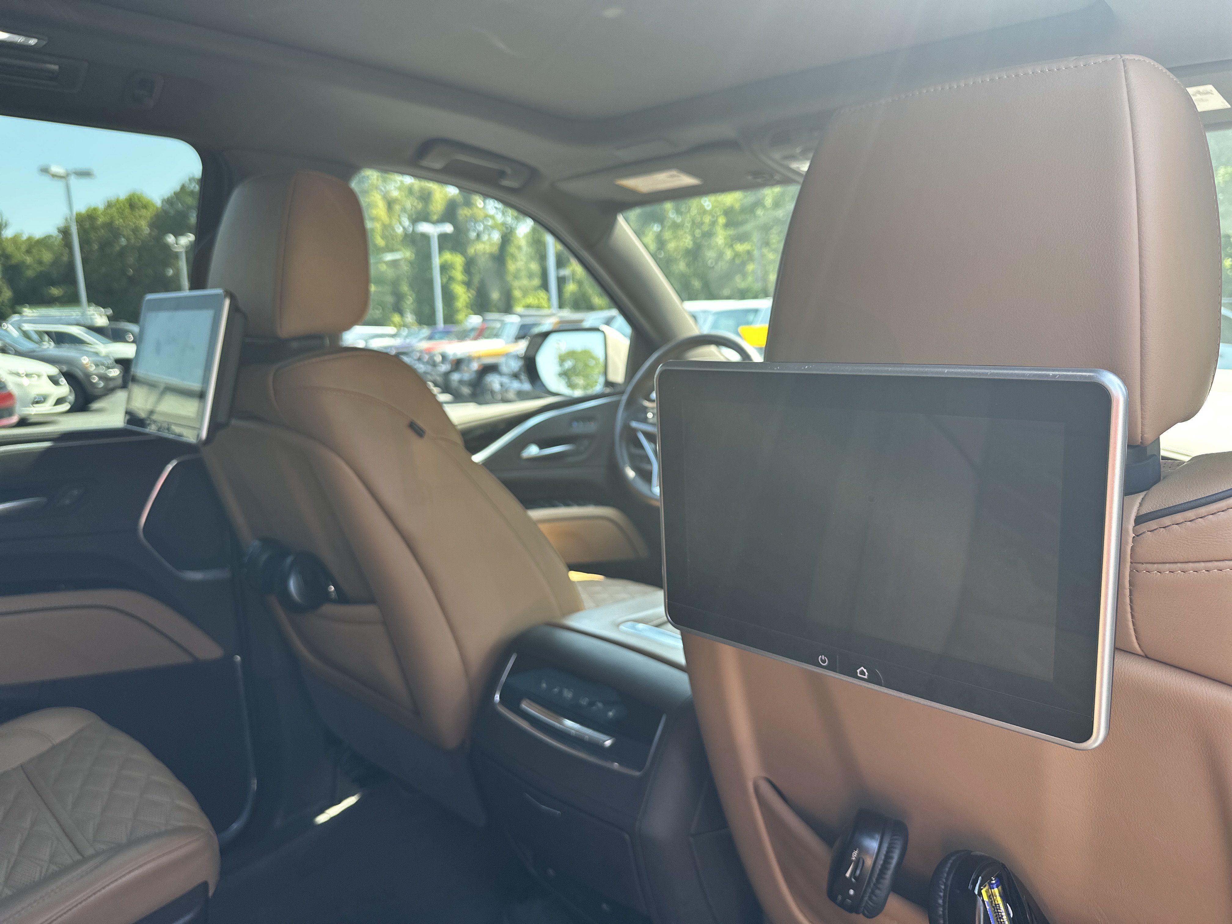 Used 2022 Cadillac Escalade ESV Premium Luxury AWD/4WD image 19