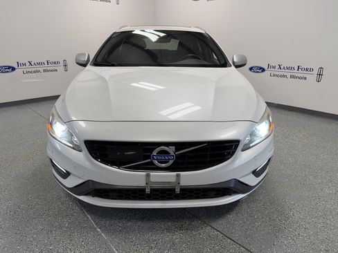 Used 2017 Volvo V60 T6 R-Design Platinum w/ Climate Package image 2