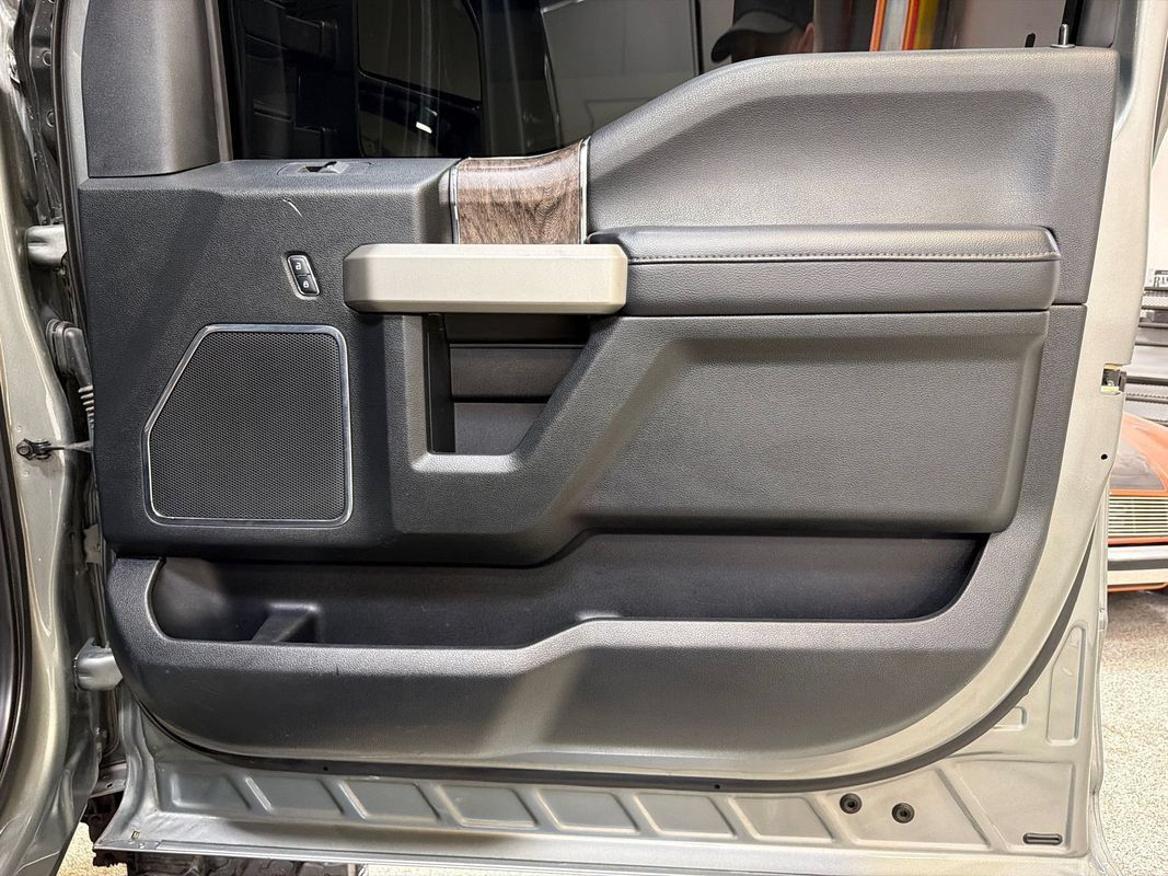Used 2019 Ford F250 Lariat w/ Lariat Ultimate Package AWD/4WD image 42