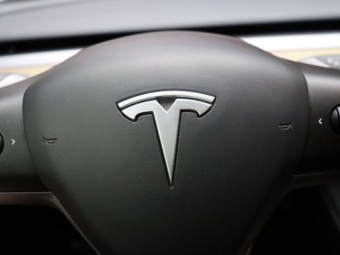 Used 2023 Tesla Model 3 Standard Range image 42