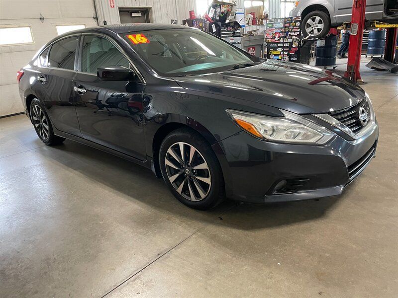 Used 2016 Nissan Altima 2.5 SV FWD image 3